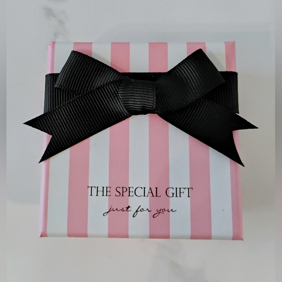 NEW Gold Plated Hoop Earrings - Free Gift Box Included - Picture 6 of 7